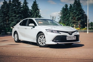 TOYOTA CAMRY white 2018
