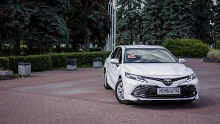 TOYOTA CAMRY white 2018