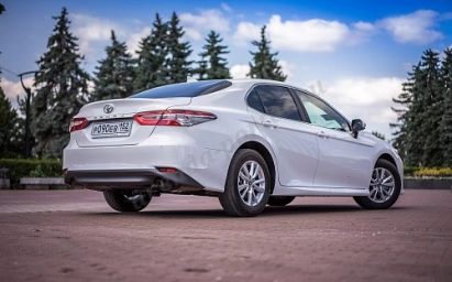 TOYOTA CAMRY white 2018