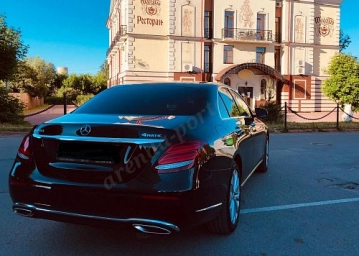 MERCEDES W213